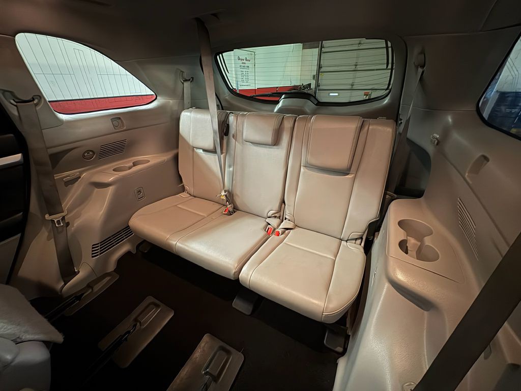 2016 Toyota Highlander Image 25