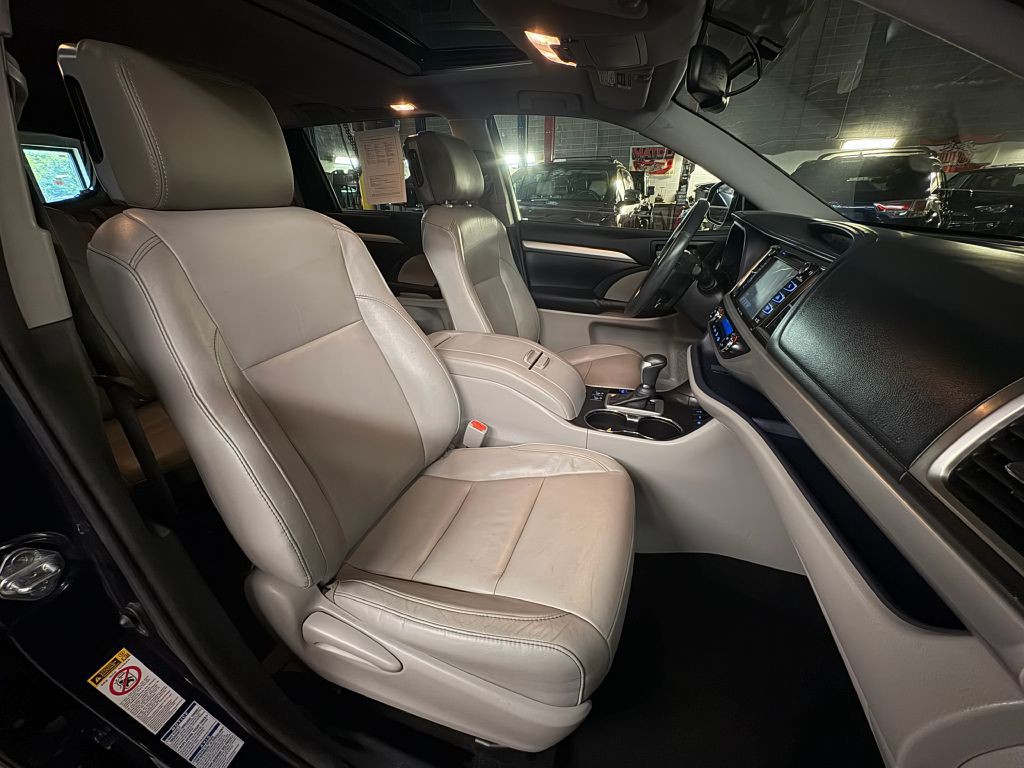 2016 Toyota Highlander Image 31