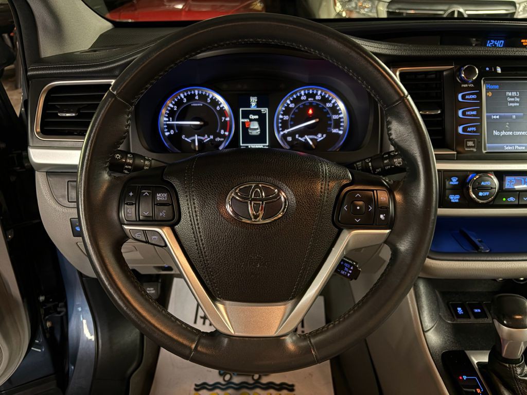 2016 Toyota Highlander Image 11