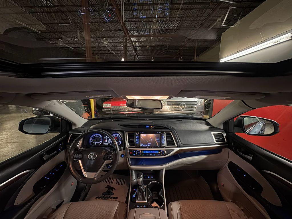 2016 Toyota Highlander Image 21