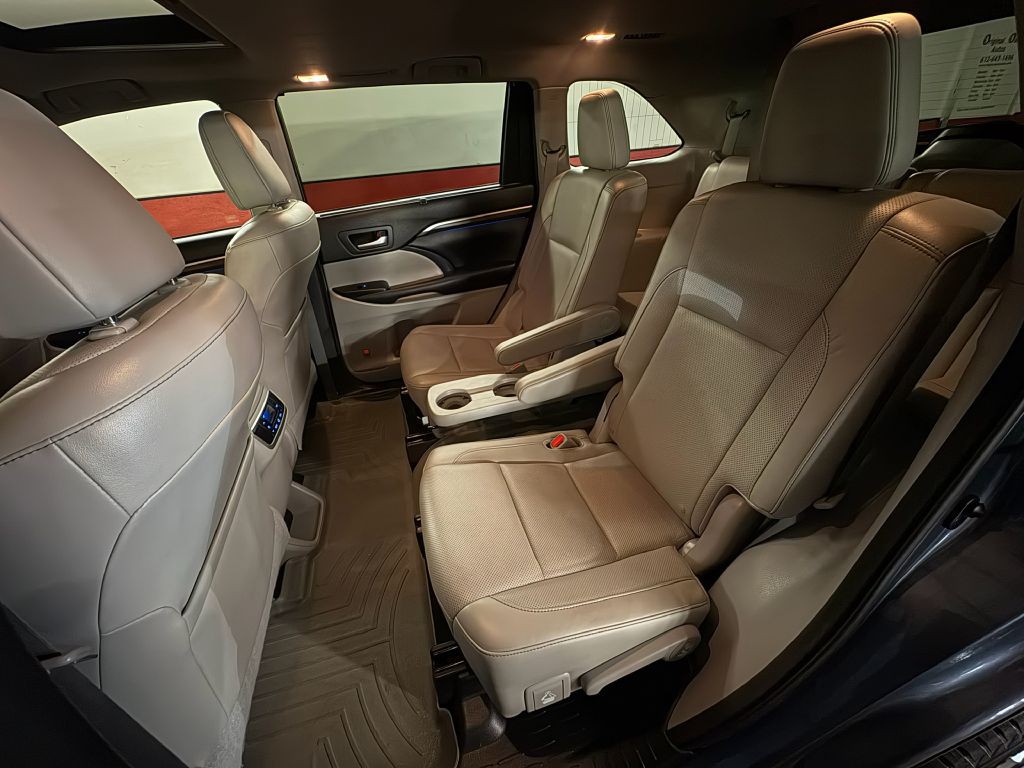 2016 Toyota Highlander Image 22
