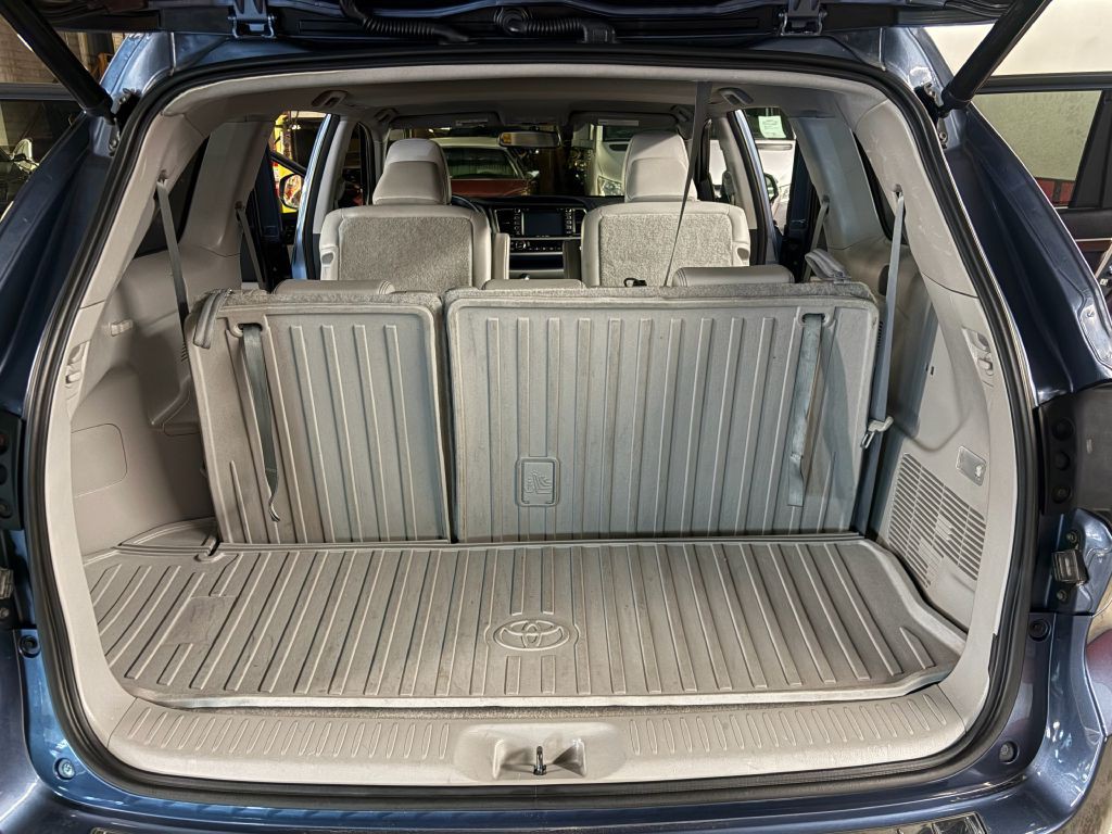 2016 Toyota Highlander Image 24