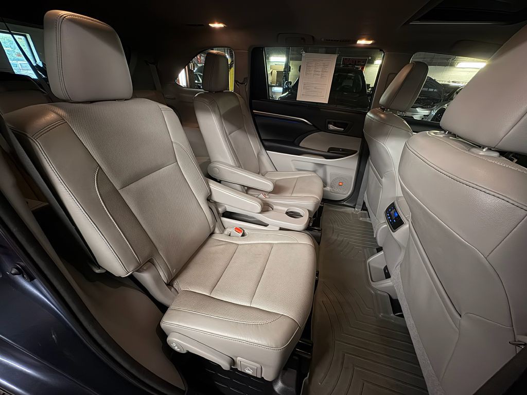 2016 Toyota Highlander Image 27