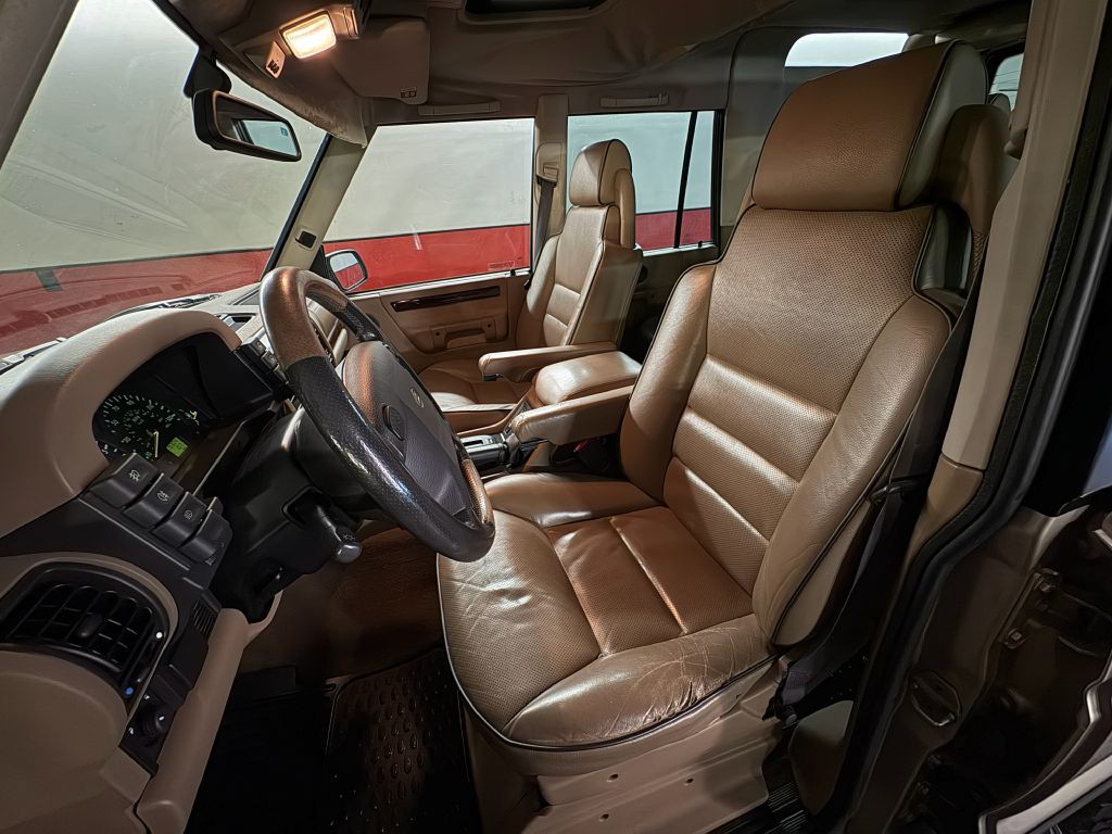 2001 Land Rover Discovery II Image 10