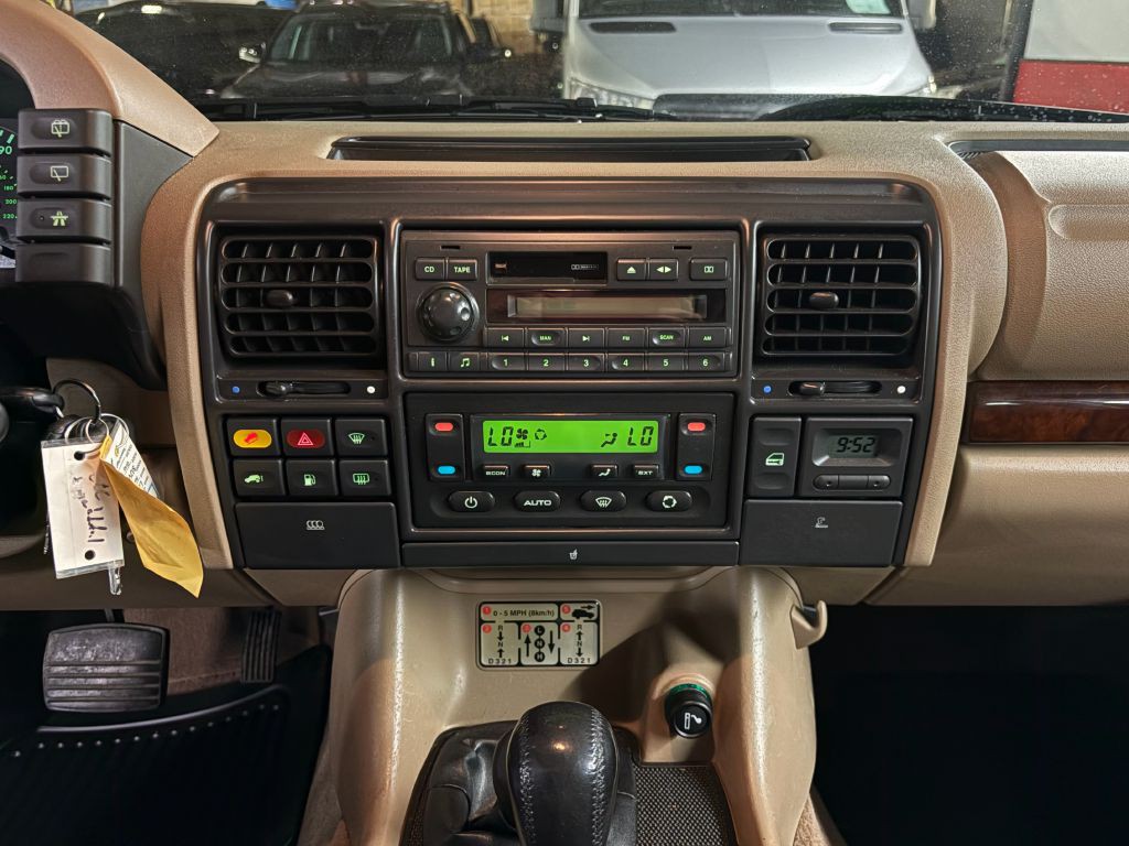 2001 Land Rover Discovery II Image 13