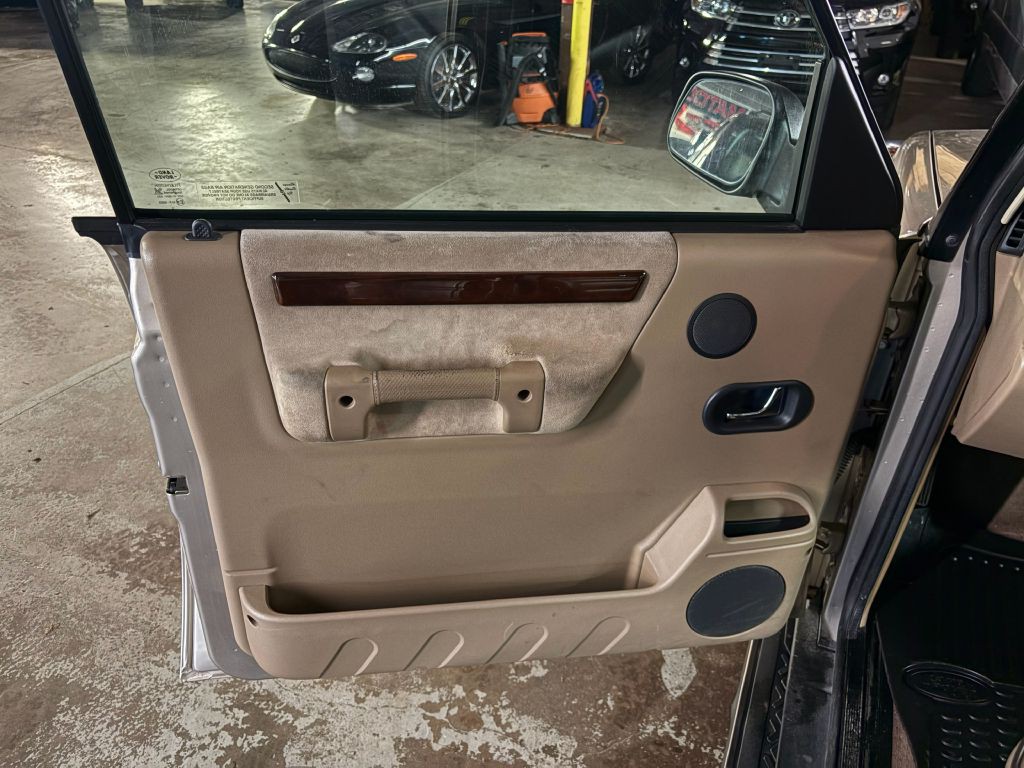 2001 Land Rover Discovery II Image 17
