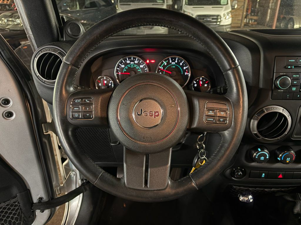 2012 Jeep Wrangler Image 11