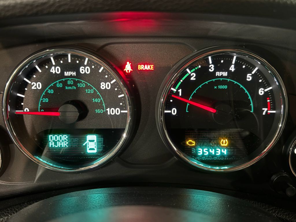 2012 Jeep Wrangler Image 12