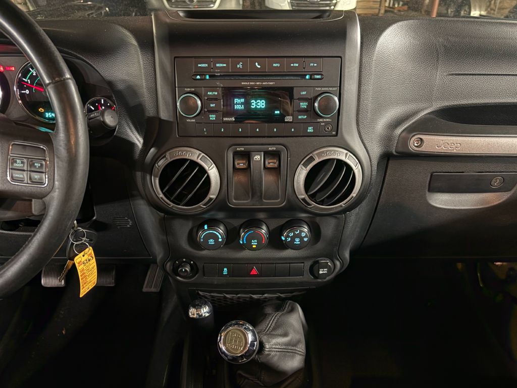 2012 Jeep Wrangler Image 13