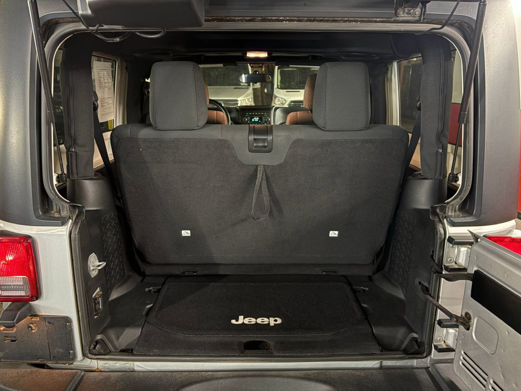 2012 Jeep Wrangler Image 15