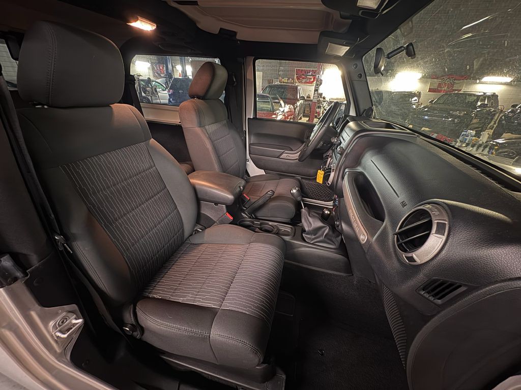 2012 Jeep Wrangler Image 17