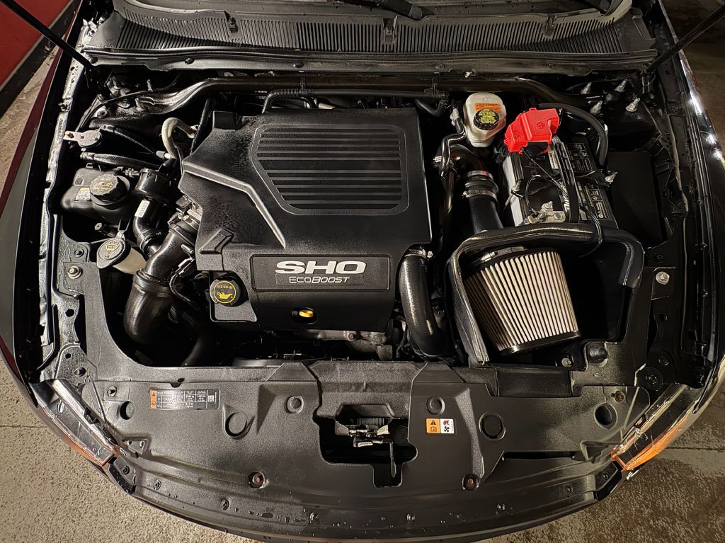 2016 Ford Taurus Image 2