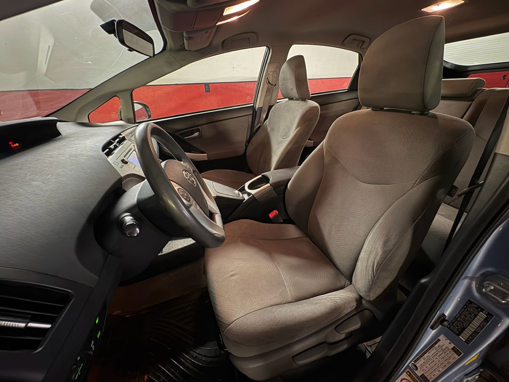 2012 Toyota Prius Image 10