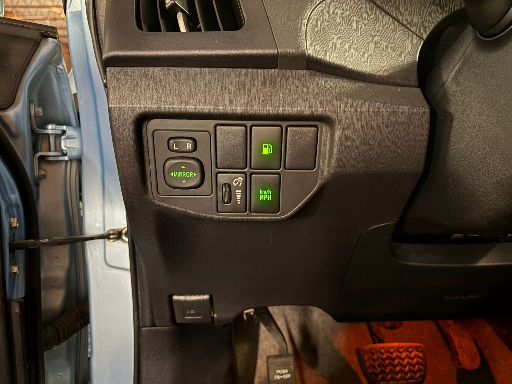 2012 Toyota Prius Image 17
