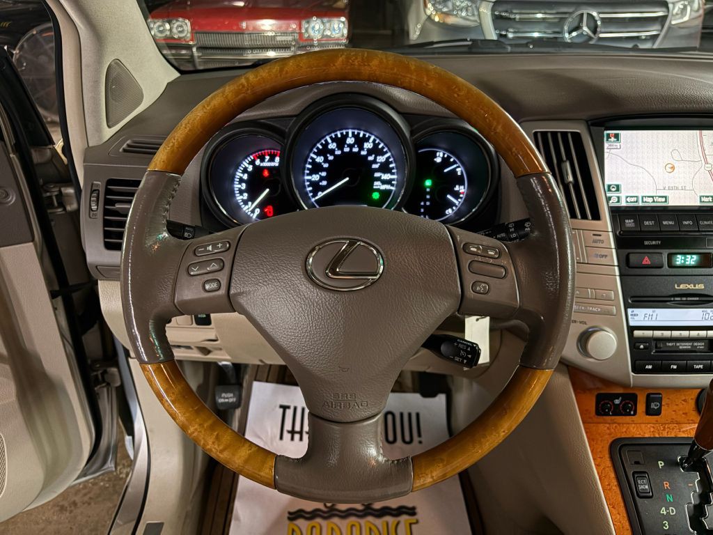 2005 Lexus RX Image 12