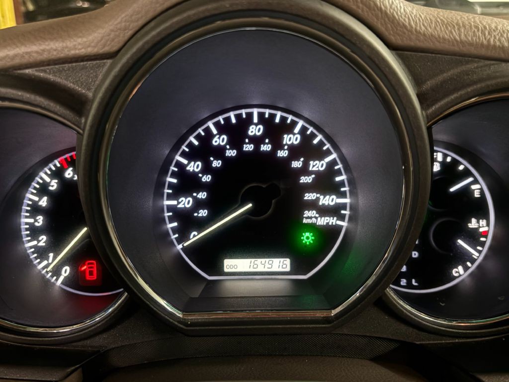 2005 Lexus RX Image 13