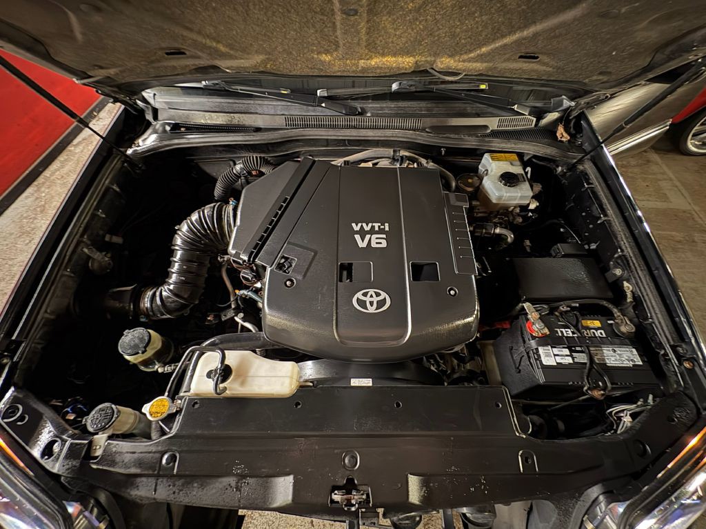 2004 Toyota 4Runner Image 2