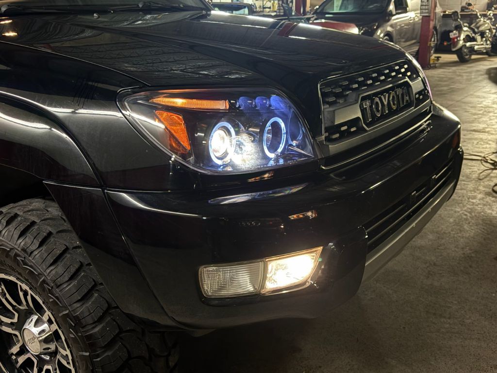 2004 Toyota 4Runner Image 32