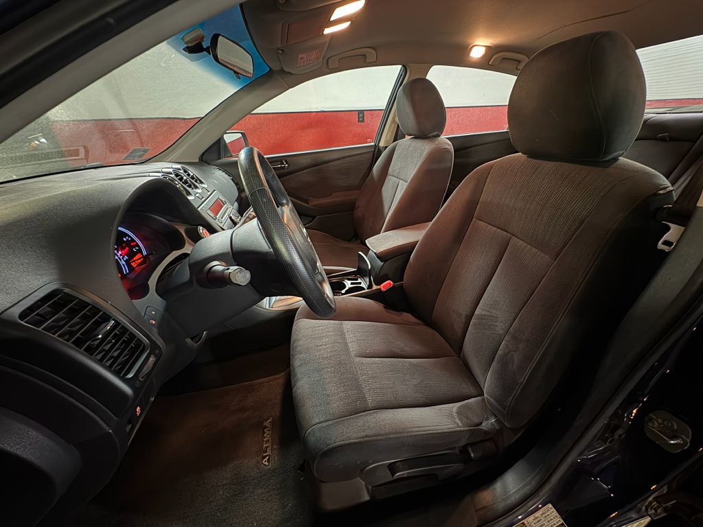 2012 Nissan Altima Image 10