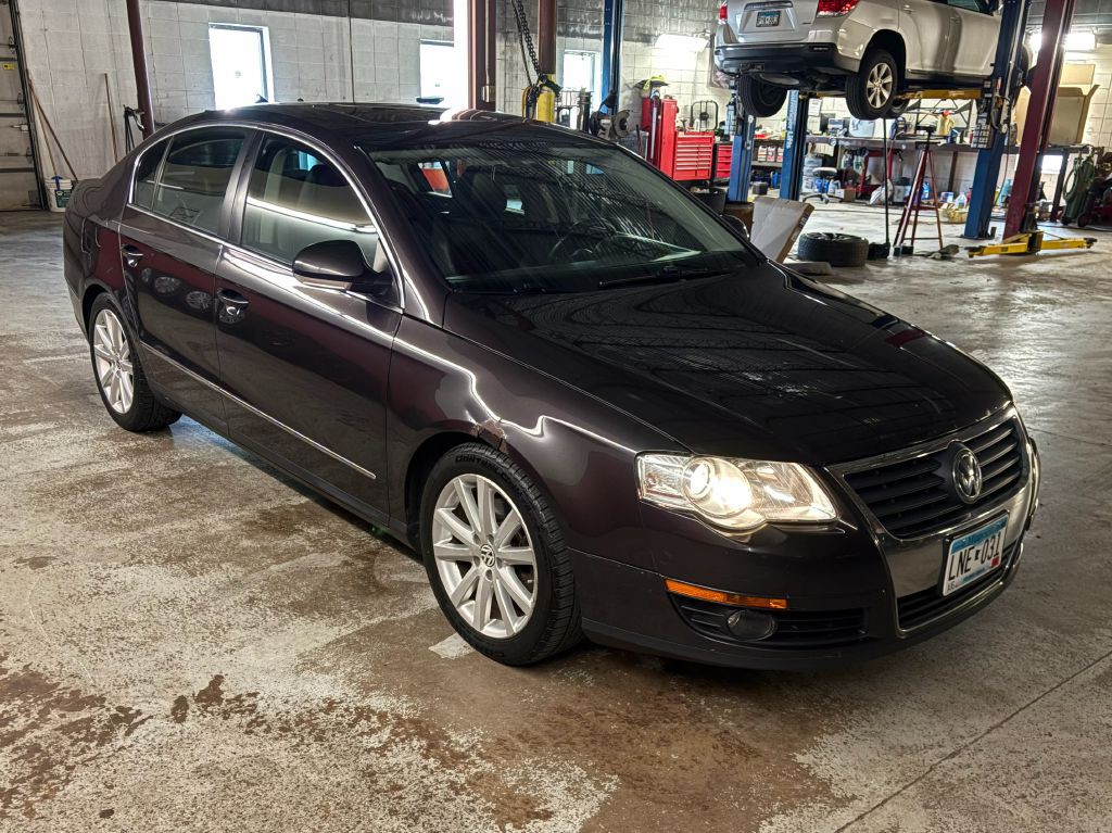 2010 Volkswagen Passat Image 8