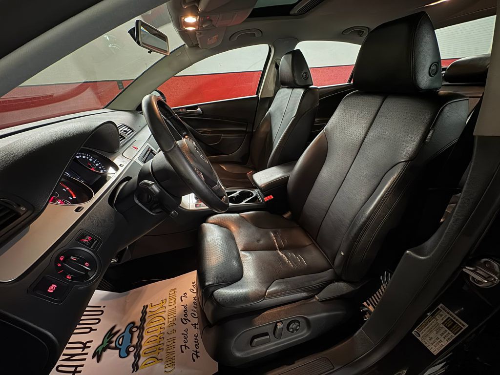 2010 Volkswagen Passat Image 10