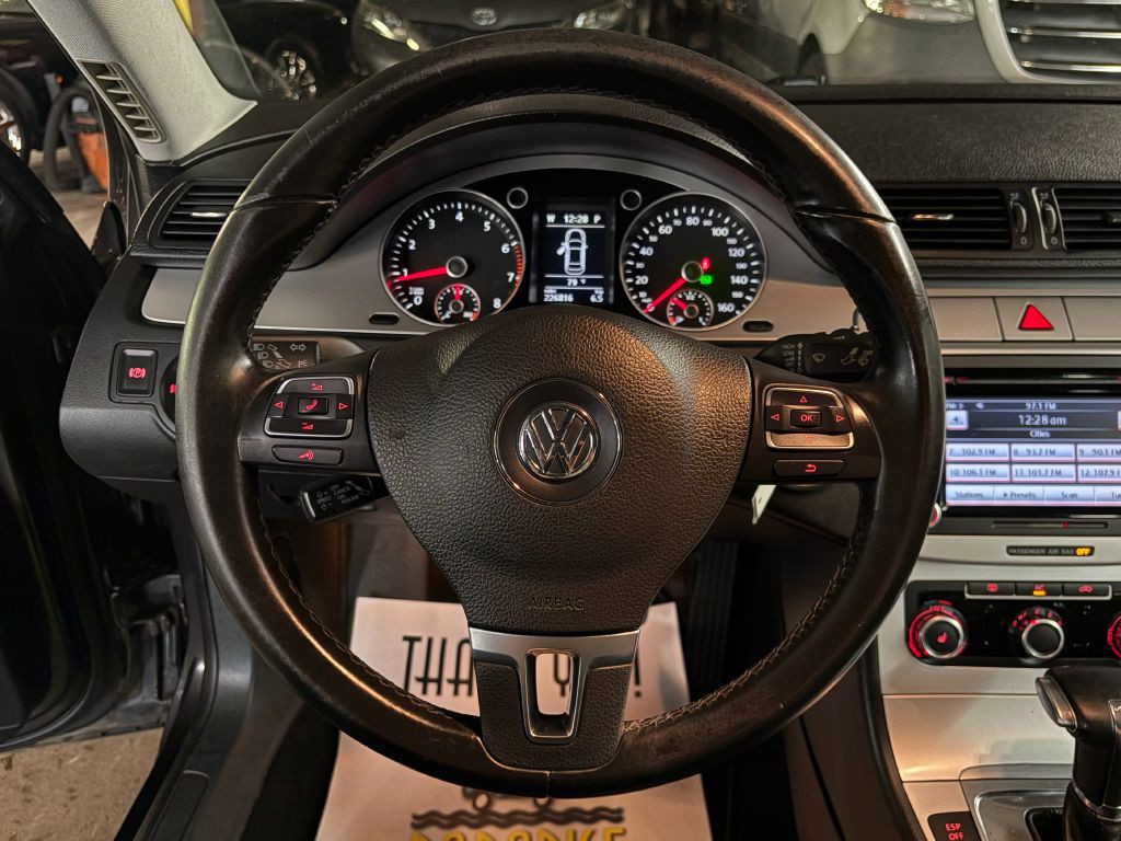 2010 Volkswagen Passat Image 11