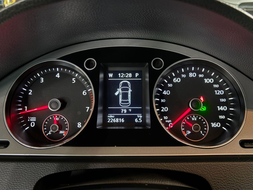 2010 Volkswagen Passat Image 12