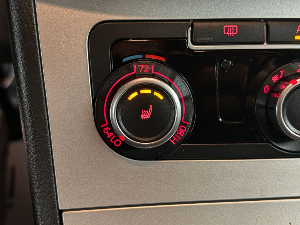 2010 Volkswagen Passat Image 15