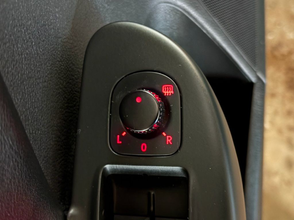 2010 Volkswagen Passat Image 18