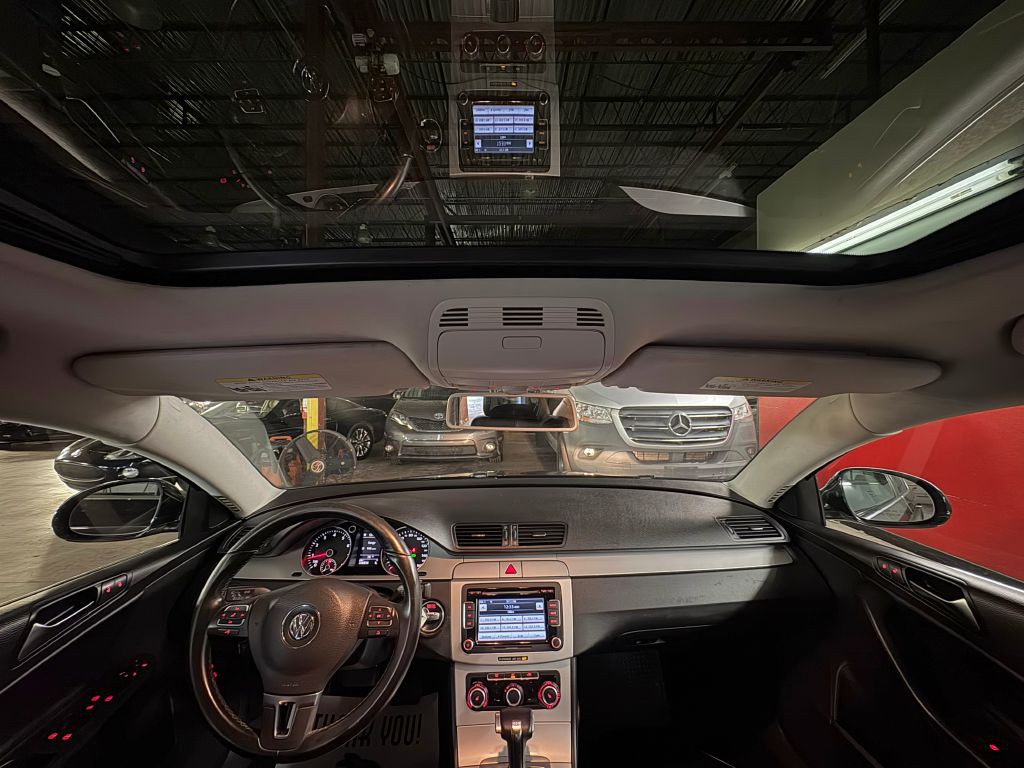 2010 Volkswagen Passat Image 19