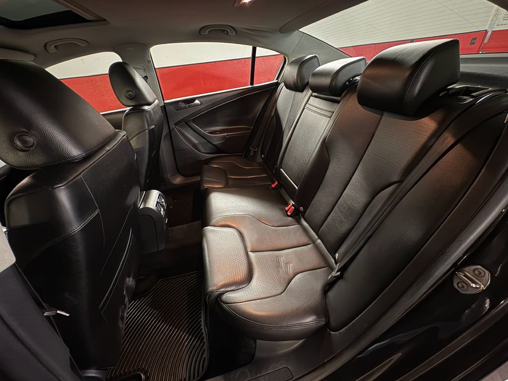 2010 Volkswagen Passat Image 20