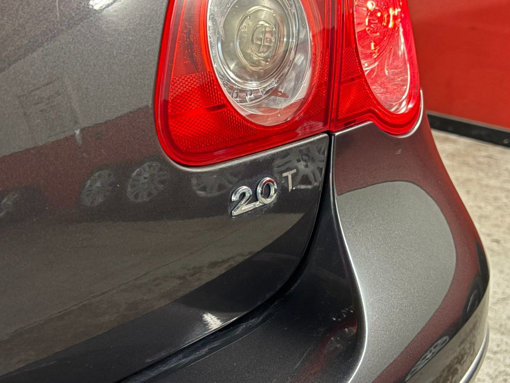 2010 Volkswagen Passat Image 26