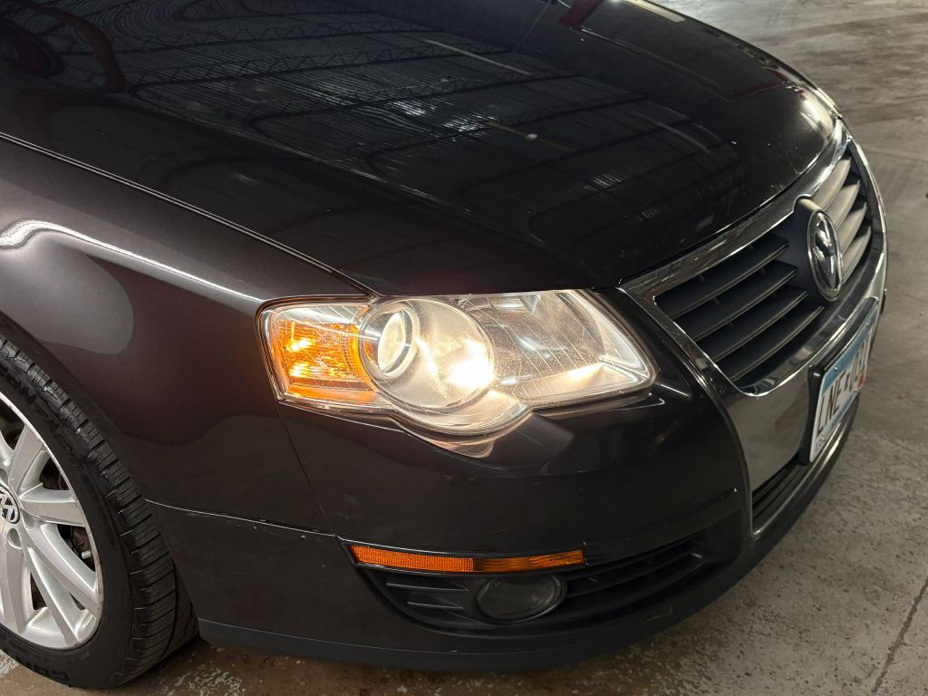 2010 Volkswagen Passat Image 27