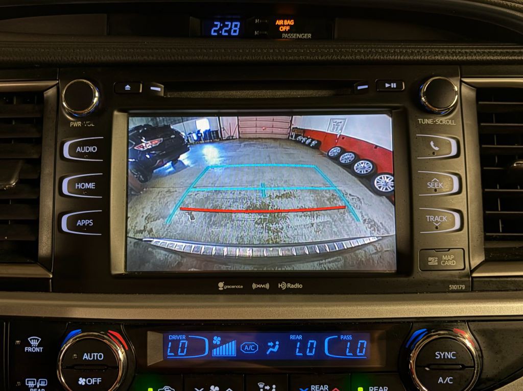 2018 Toyota Highlander Image 17