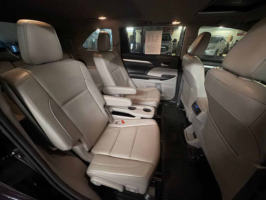 2018 Toyota Highlander Image 30