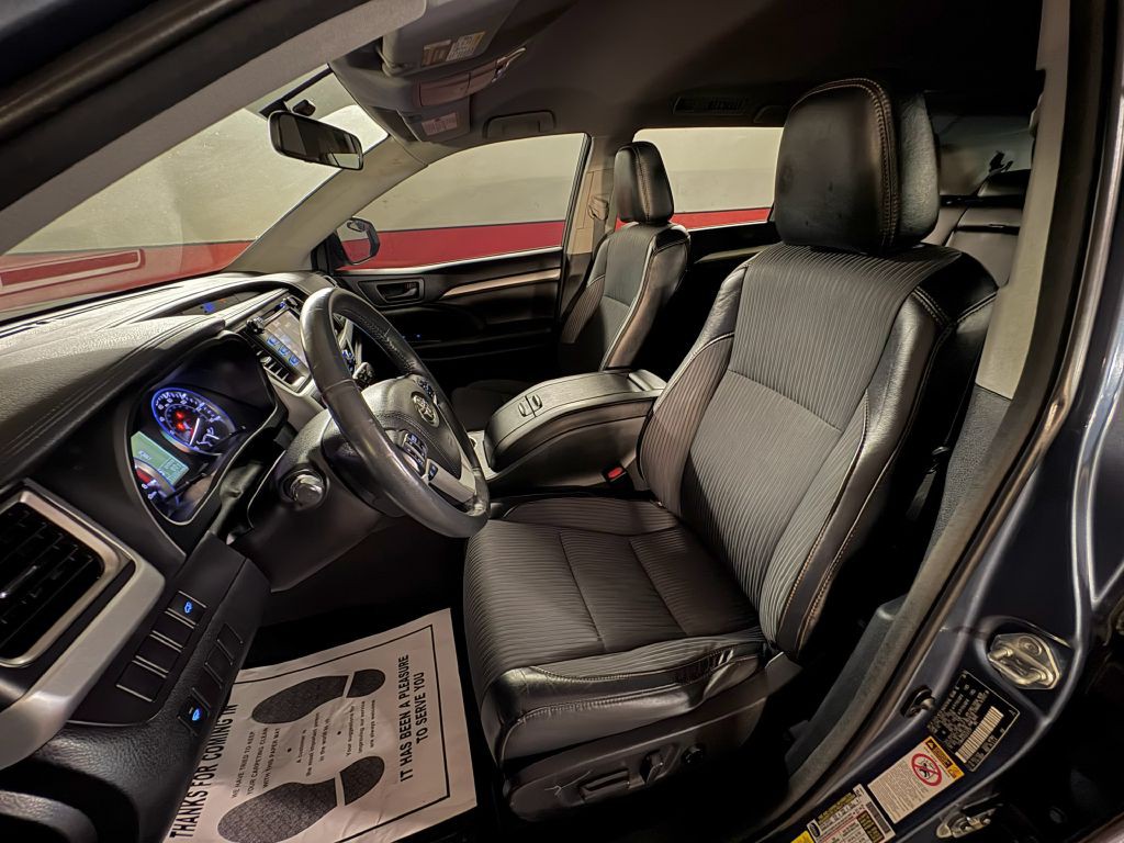 2016 Toyota Highlander Image 10