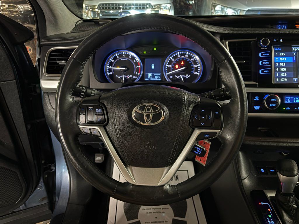 2016 Toyota Highlander Image 11