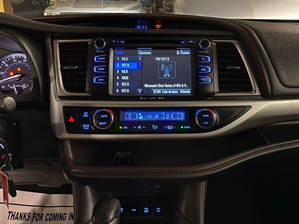2016 Toyota Highlander Image 13
