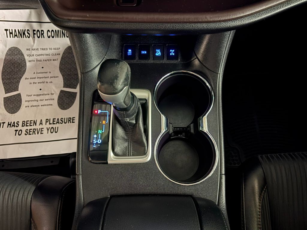 2016 Toyota Highlander Image 14