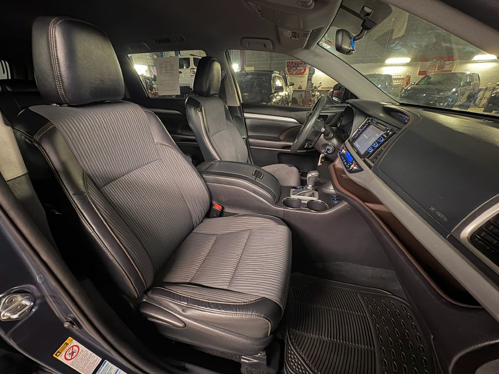 2016 Toyota Highlander Image 24