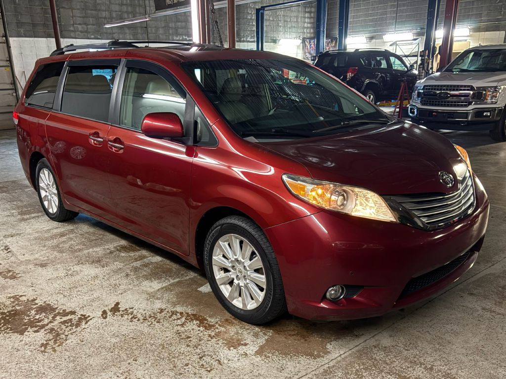 2011 Toyota Sienna Image 8