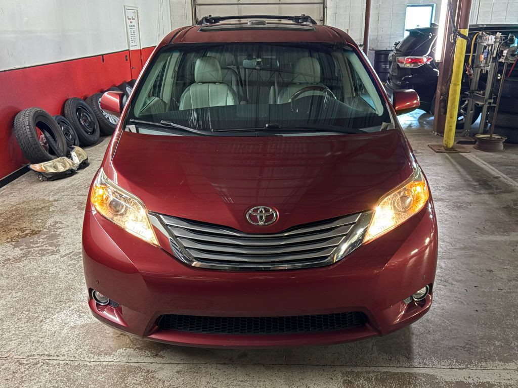 2011 Toyota Sienna Image 9