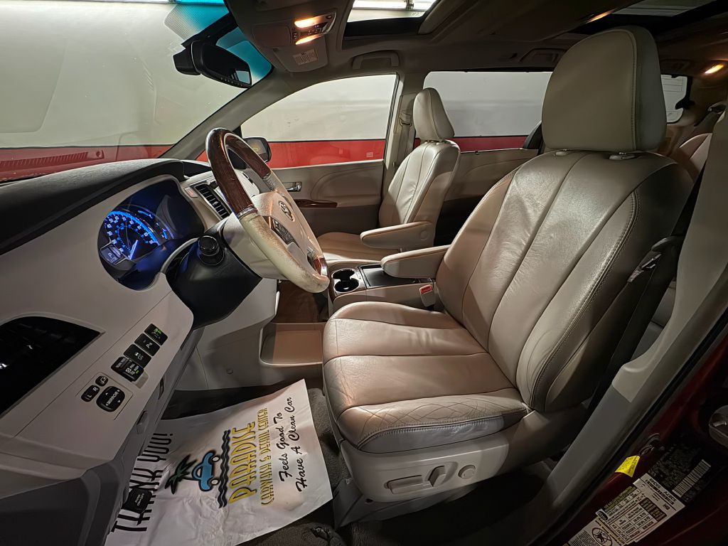 2011 Toyota Sienna Image 10