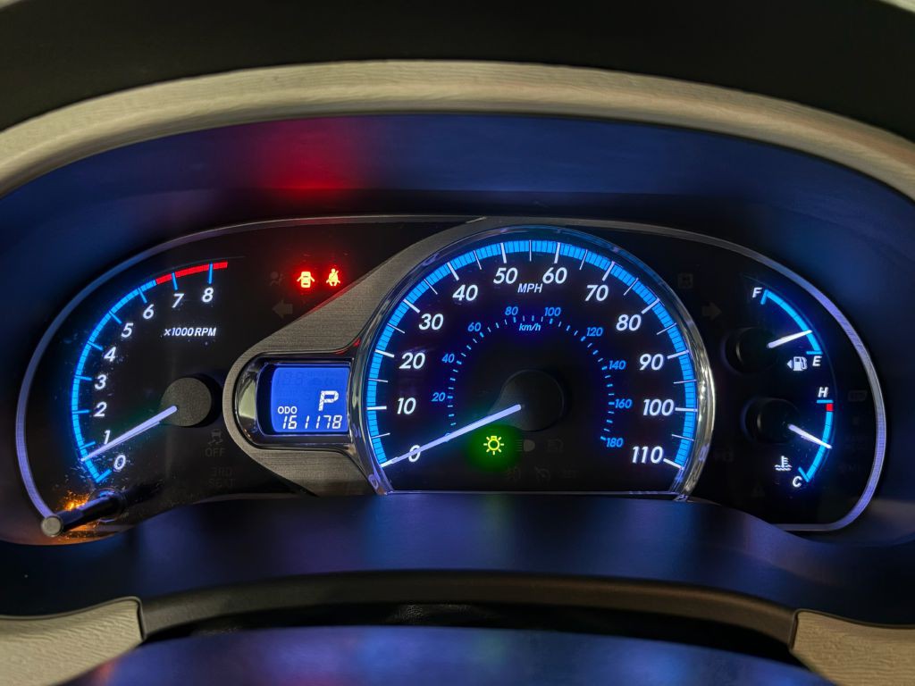 2011 Toyota Sienna Image 12