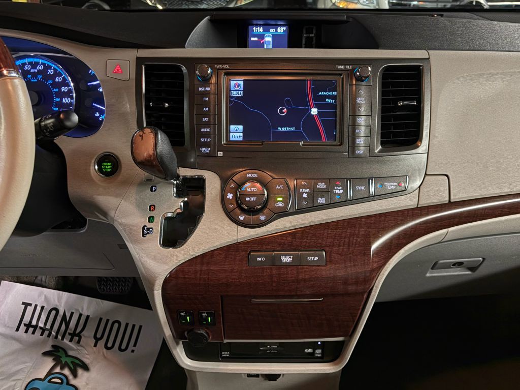 2011 Toyota Sienna Image 13