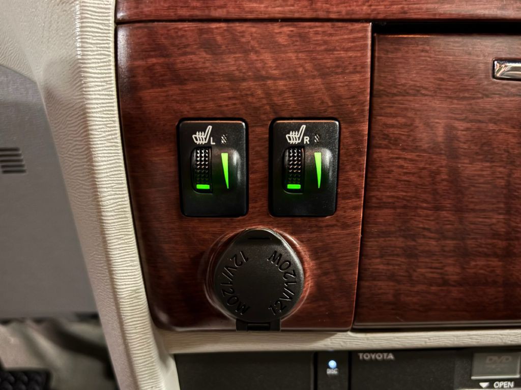 2011 Toyota Sienna Image 16