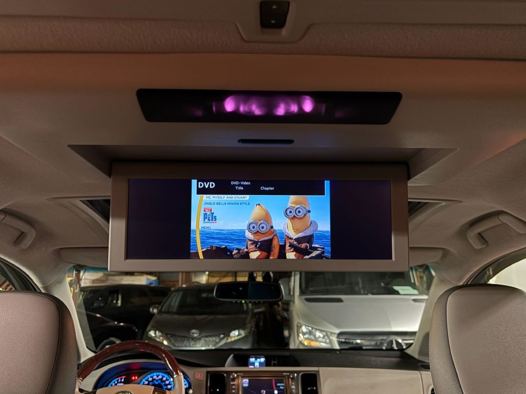 2011 Toyota Sienna Image 23