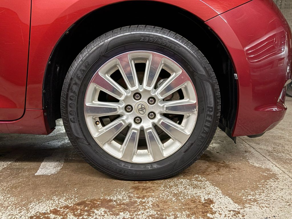 2011 Toyota Sienna Image 31