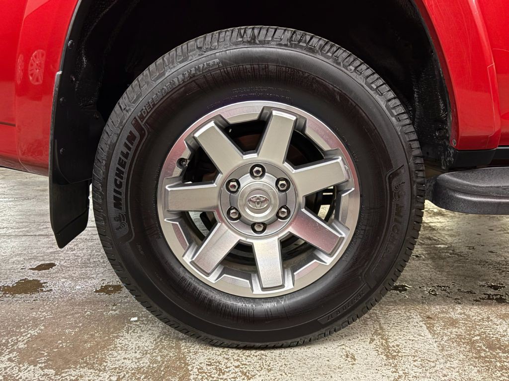 2015 Toyota 4Runner Image 28