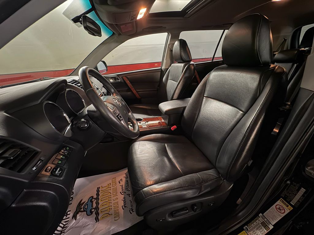 2013 Toyota Highlander Image 10